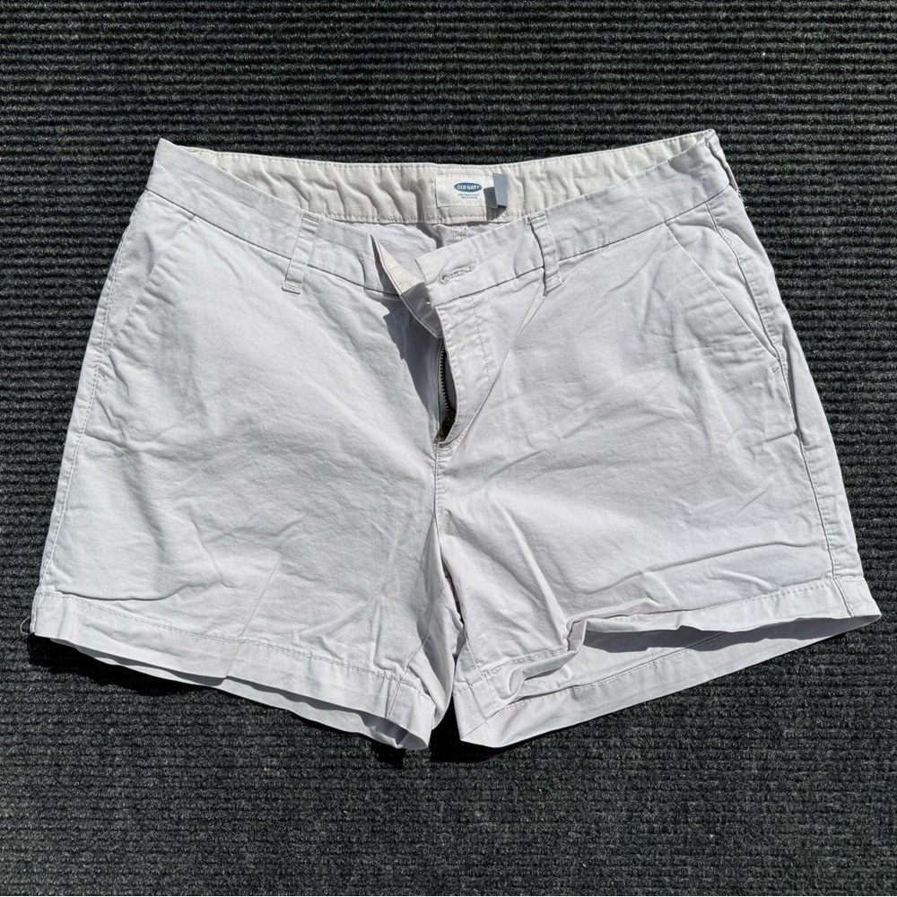 Old Navy Women’s Khaki Shorts
5” inseam - Picture 1 of 2